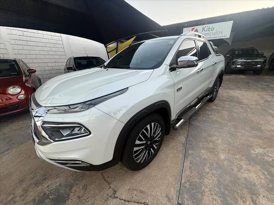 FIAT TORO 2.2 TURBO DIESEL RANCH 4WD AT9 FIAT TORO 2.2 TURBO DIESEL RANCH 4WD AT9